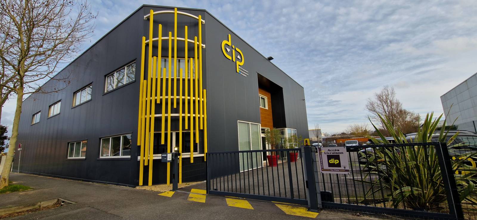 DIP RECRUTE un technicien SAV Fermetures !