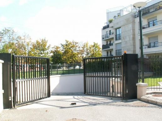 Installation d'un portail double battant automatique sur Toulouse